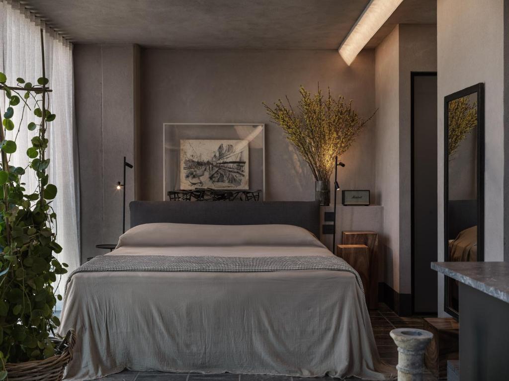 Monastik Living in Athina - 17