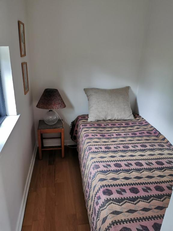 Postel nebo postele na pokoji v ubytování Blikgårdens summerhouse