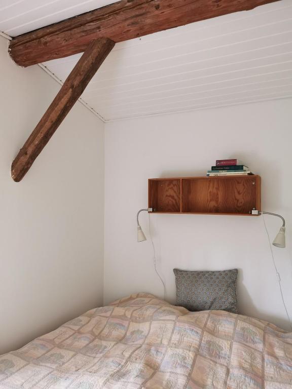Postel nebo postele na pokoji v ubytování Blikgårdens summerhouse