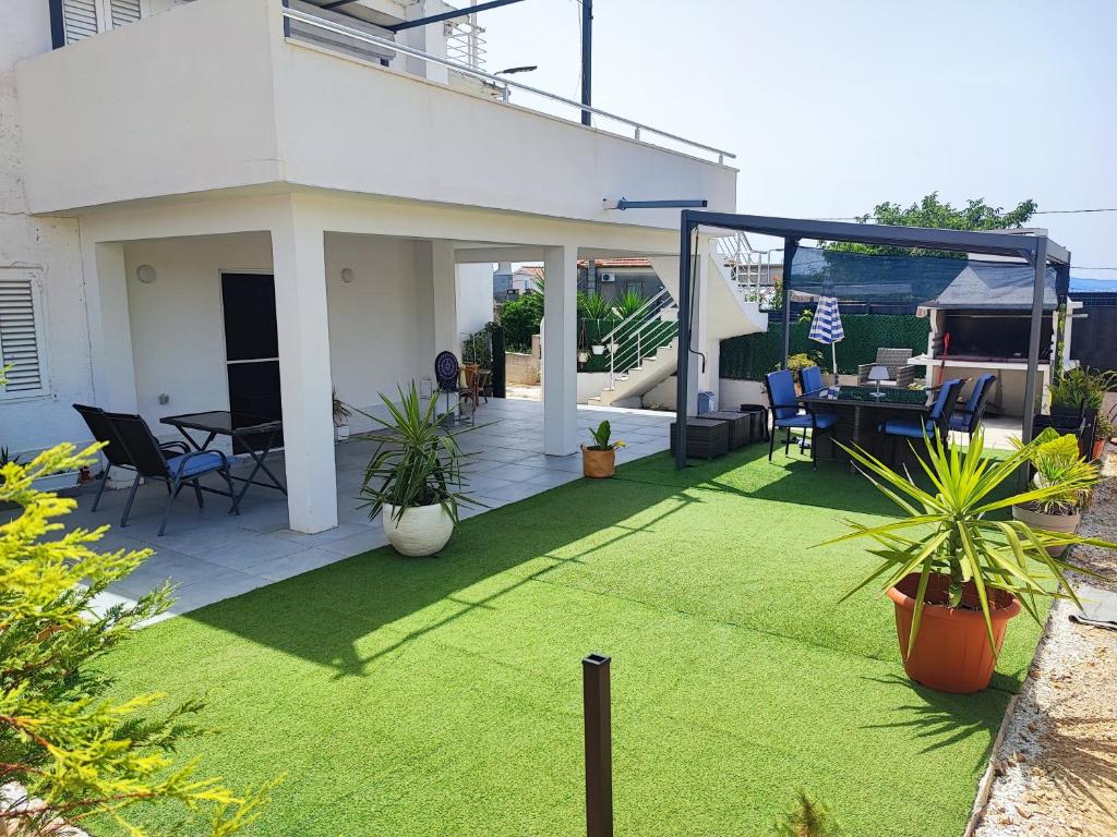 Vonkajšia záhrada v ubytovaní Toni Apartment