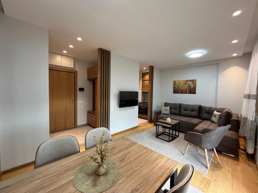 Uma área de estar em Luxury Kalman Centar Apartman