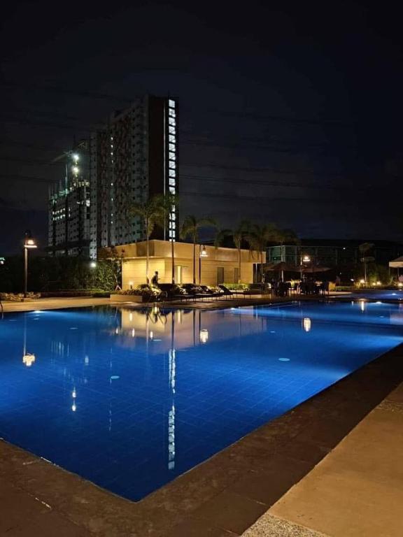 Bazén v ubytování Tulip Garden condo nebo v jeho okolí