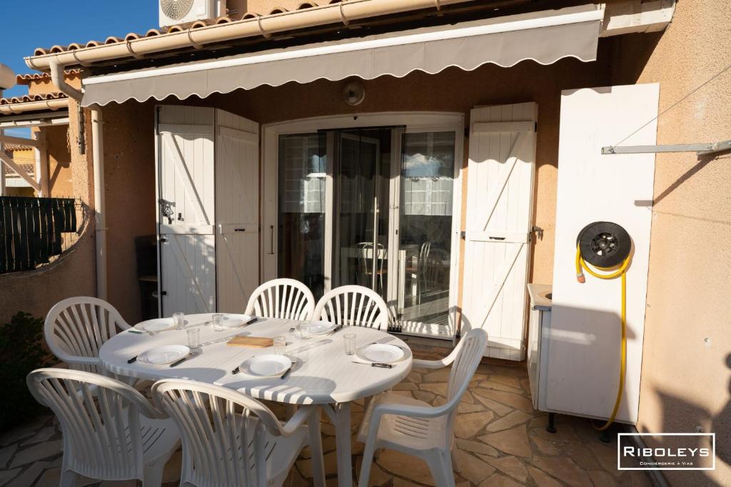 Photo de la galerie de l'établissement Vias-Plage - Villa climatisée à 500m de la plage, à Vias