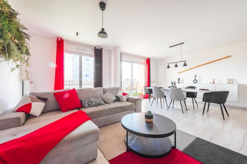 Posezení v ubytování Le Solaris 3 chambres avec 2 grands lits et 3 simples