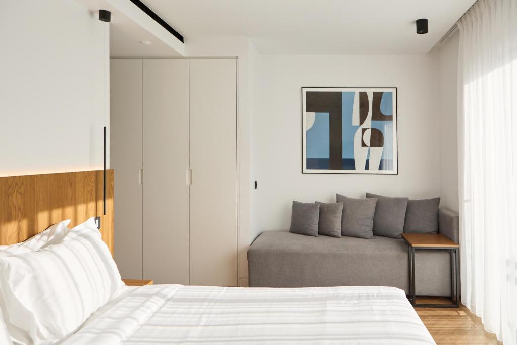 
Junior Suite with City View
