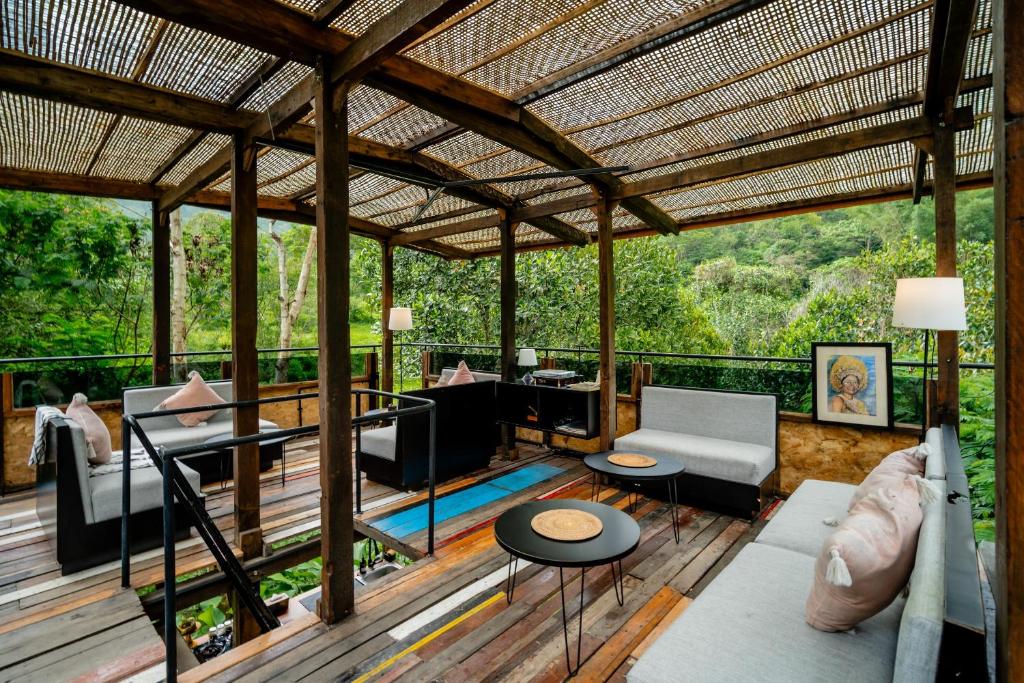 Posezení v ubytování Nirata Treehouse