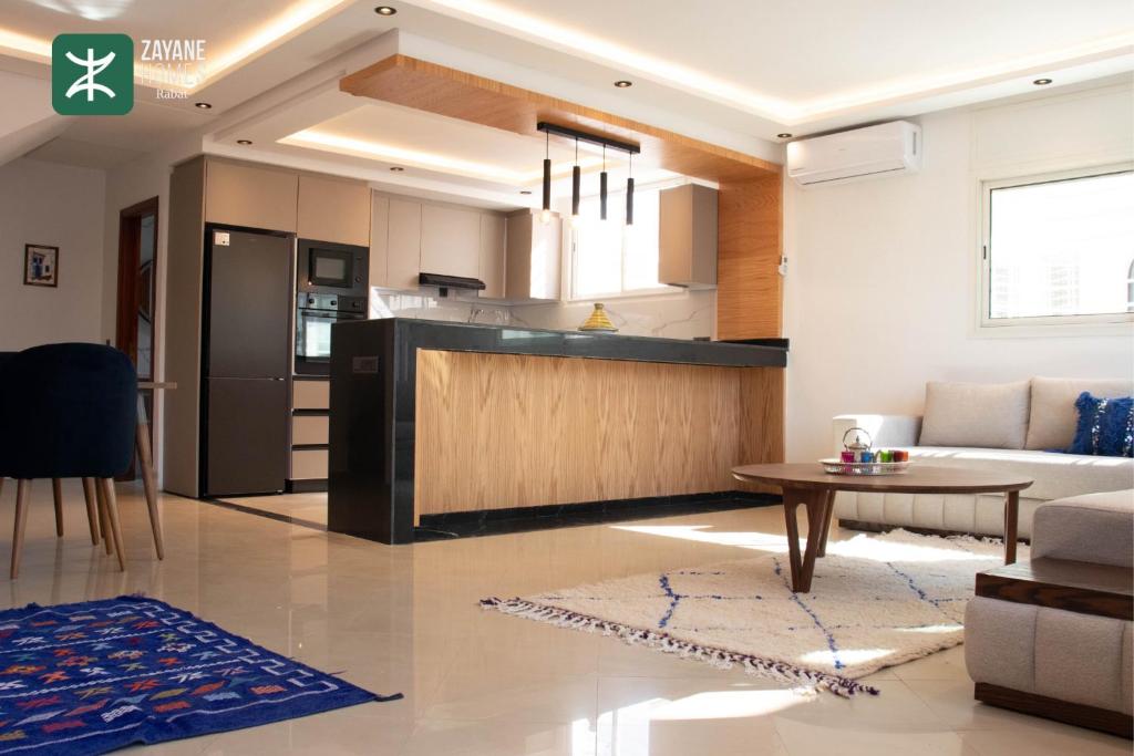 Köök või kööginurk majutusasutuses Beachside Retreat Rabat - Zayane Homes