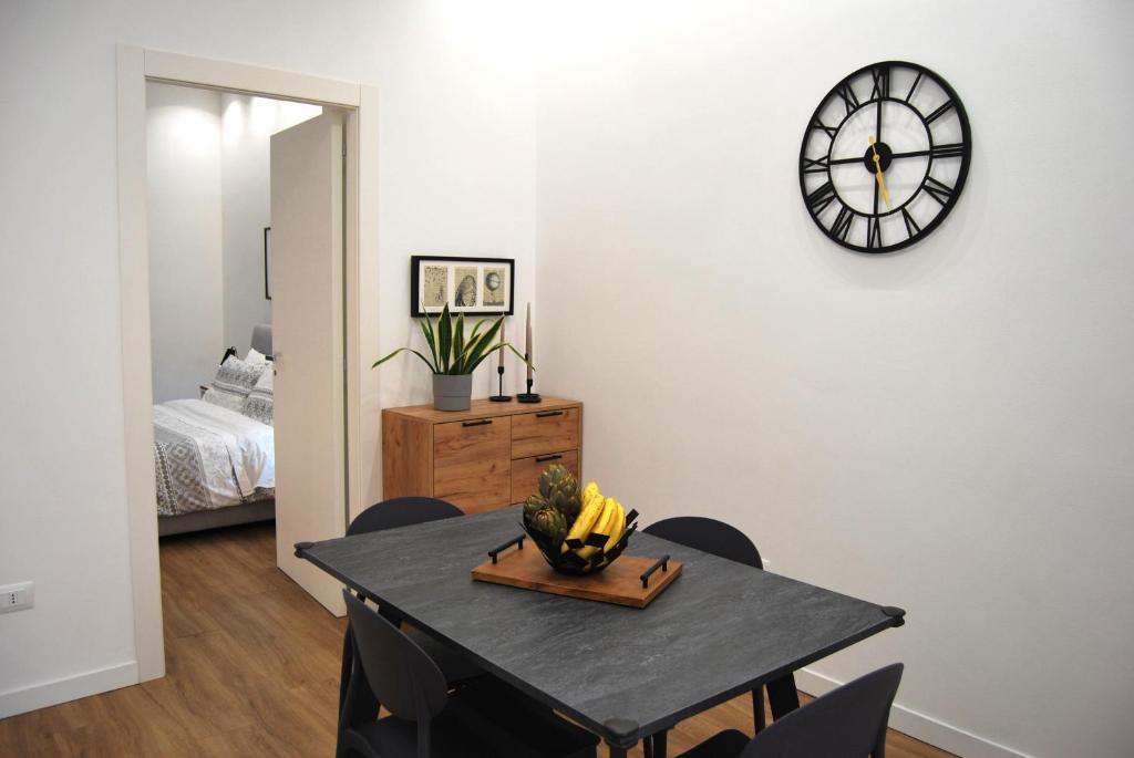A bed or beds in a room at Rosato Suites 2 - Appartamento moderno e confortevole con spazio esterno tra Mondello e il centro storico