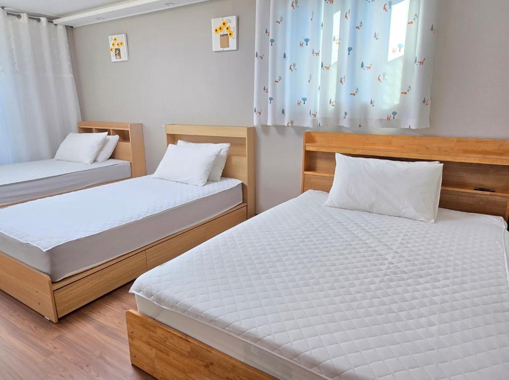 Postel nebo postele na pokoji v ubytování Incheon airport Guesthouse L