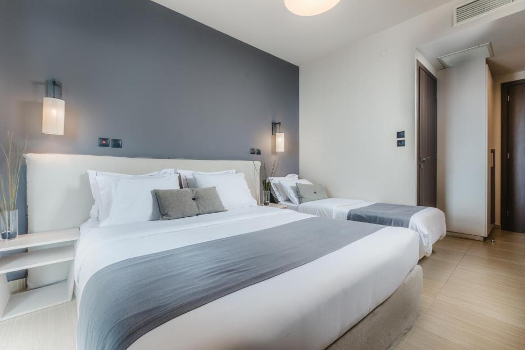 Postel nebo postele na pokoji v ubytování Infinity Hotel Gytheio
