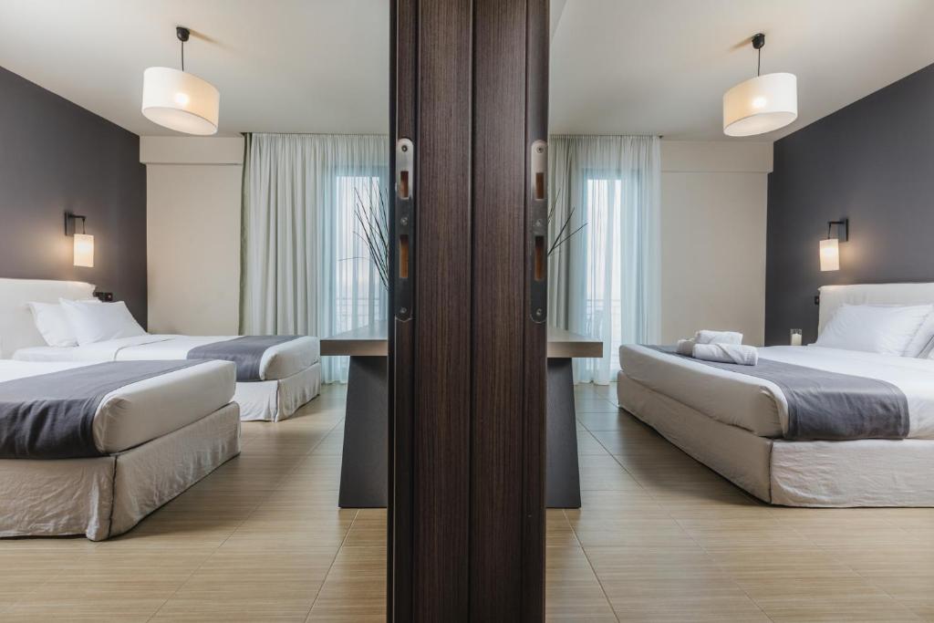 Postel nebo postele na pokoji v ubytování Infinity Hotel Gytheio