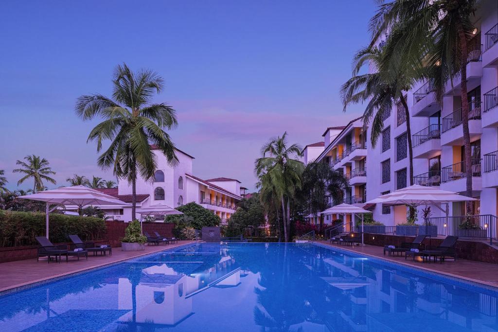 Bazén v ubytování Fairfield by Marriott Goa Anjuna nebo v jeho okolí