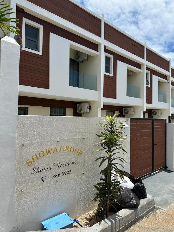 Tòa nhà nơi biệt thự tọa lạc