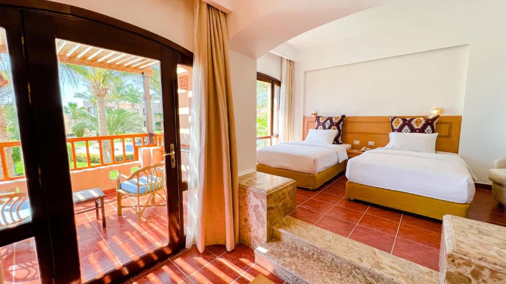 Postel nebo postele na pokoji v ubytování Tamra Beach Resort