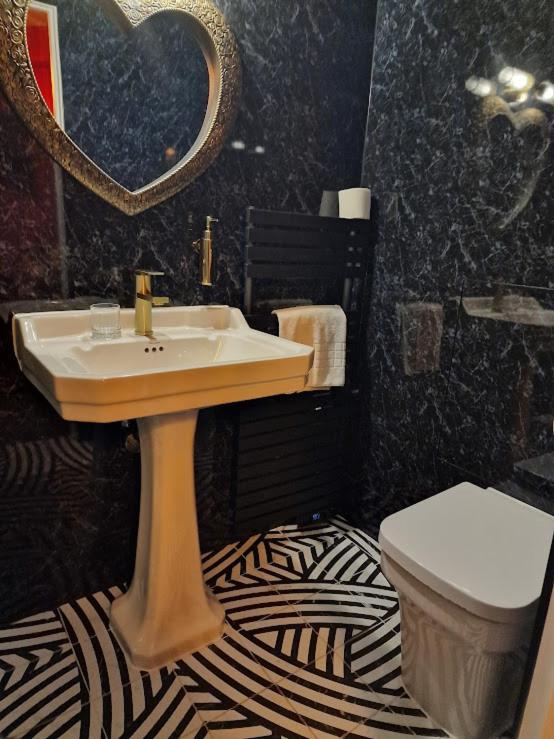 The Mad Hatter's Guestrooms - Resim 31