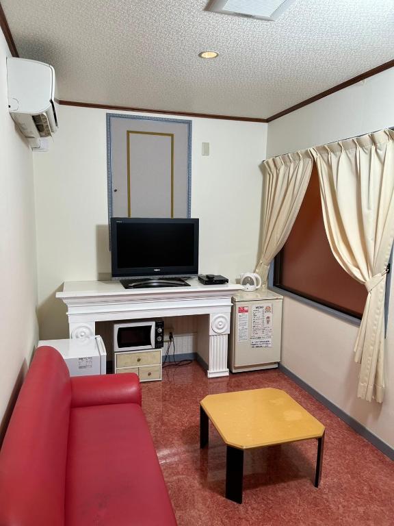 TV a/nebo společenská místnost v ubytování ホテル かくれんぼ Hotel kakurenbo