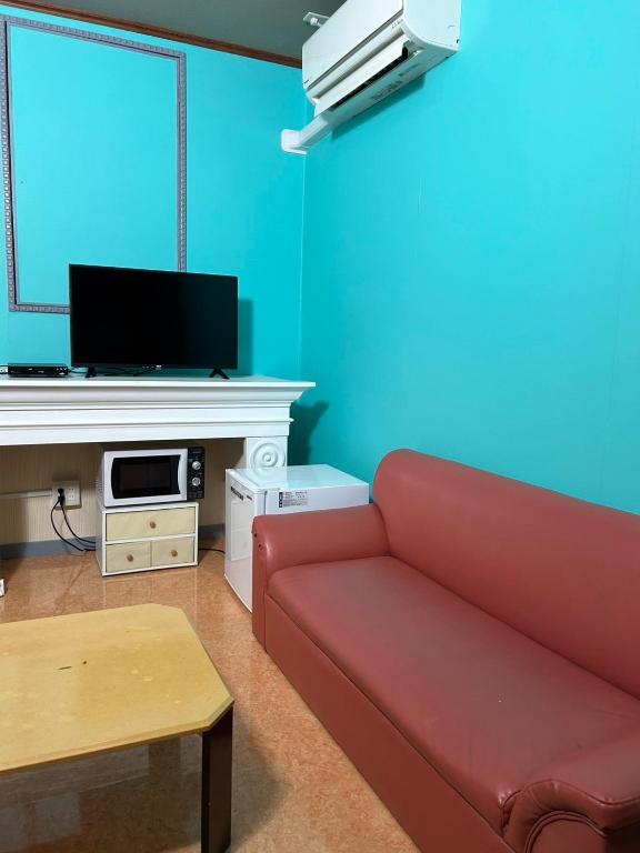 TV a/nebo společenská místnost v ubytování ホテル かくれんぼ Hotel kakurenbo