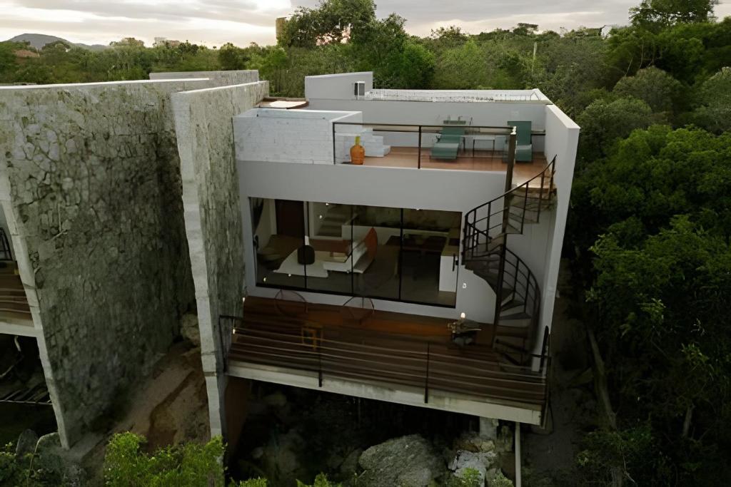 an aerial view of a house with a balcony at Vila Komorebi in Alto Paraíso de Goiás