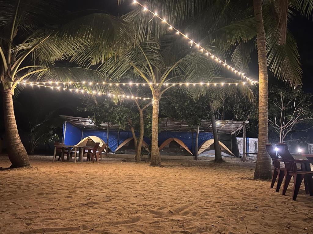 Fotografie z fotogalerie ubytování Zone 51 Malpe - Beach Camping Experience v destinaci Malpe