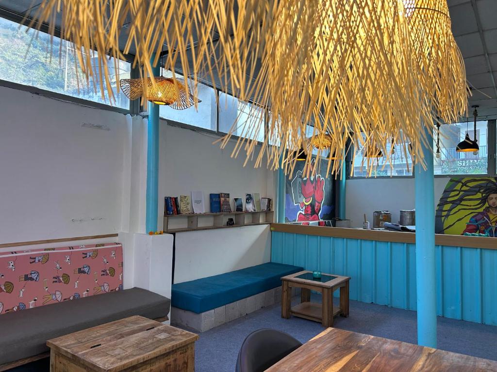 Galeriebild der Unterkunft Serendipity Hostel & Cats Cafe in Rishikesh