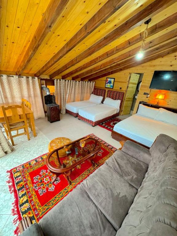 Postel nebo postele na pokoji v ubytování Panorama Lodge-Sous Les Étoiles Lac Ouiouane