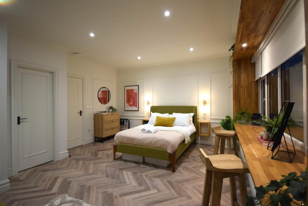 a bedroom with a bed and a wooden floor at CITYeSCAPE - Studio 2 1 Bath Sofa bed NQ in Manchester