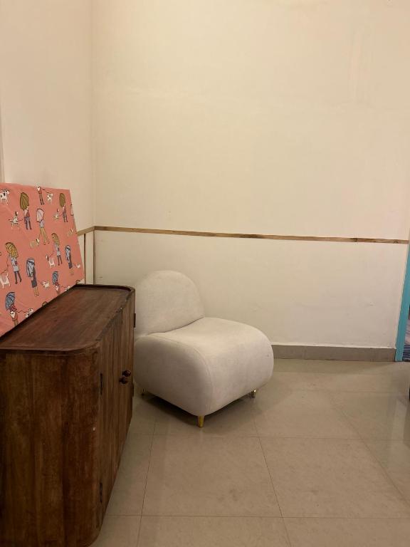 Ein Sitzbereich in der Unterkunft Serendipity Hostel & Cats Cafe