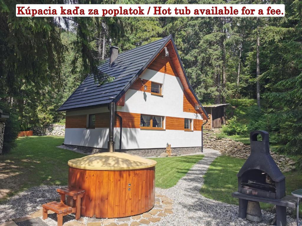 Budova, kde se chata nachází