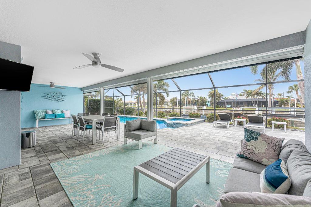 Tranquility Waterfront Villa with Pool & Dock - Housity