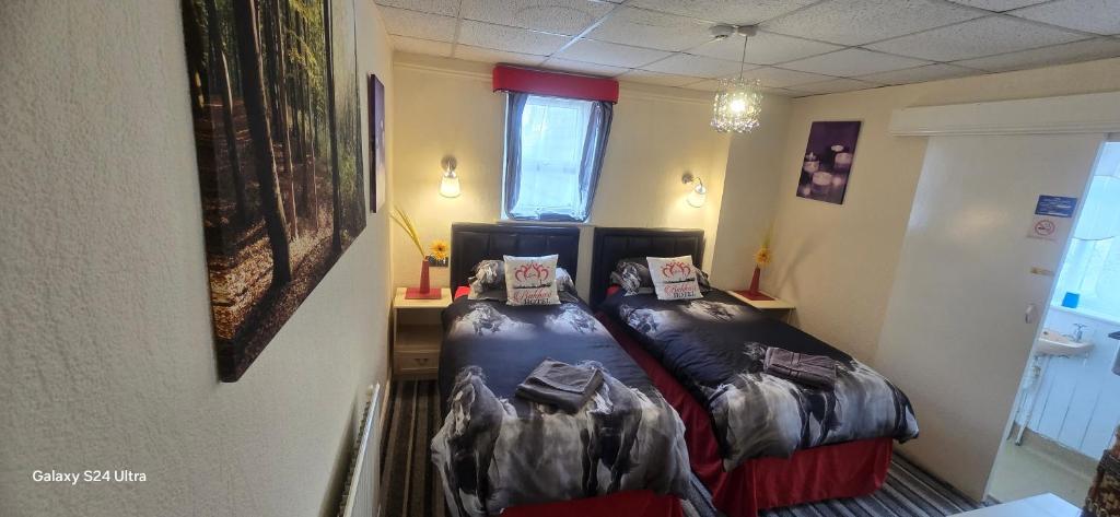 
Twin Room with Bathroom
