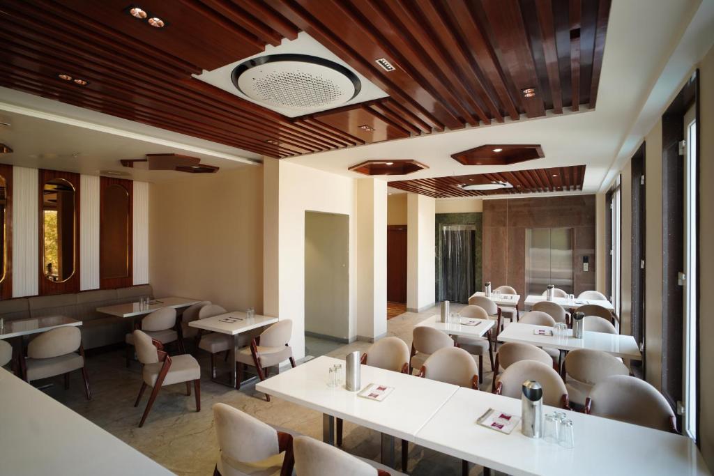 Posezení v ubytování Hotel City Grand Varanasi