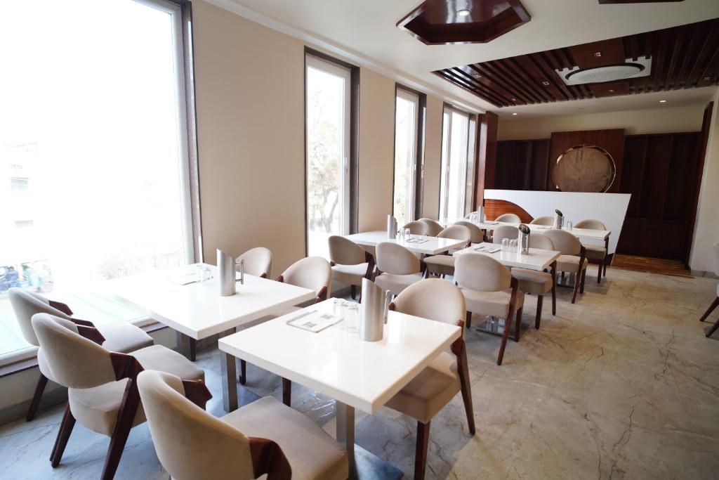 Posezení v ubytování Hotel City Grand Varanasi