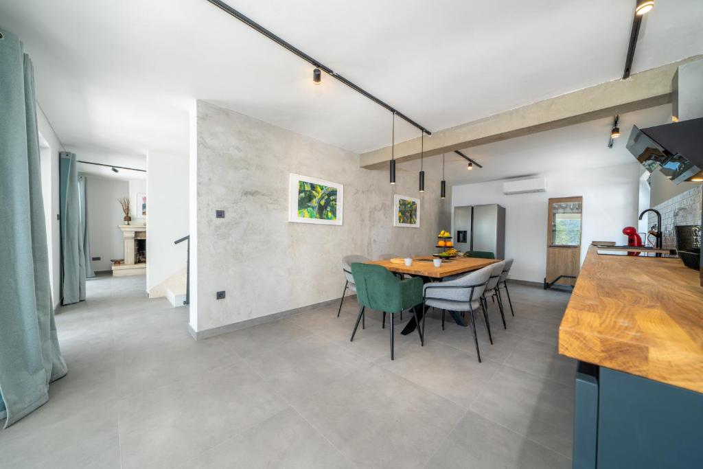 Kuchyň nebo kuchyňský kout v ubytování Seafront Villa Serenita