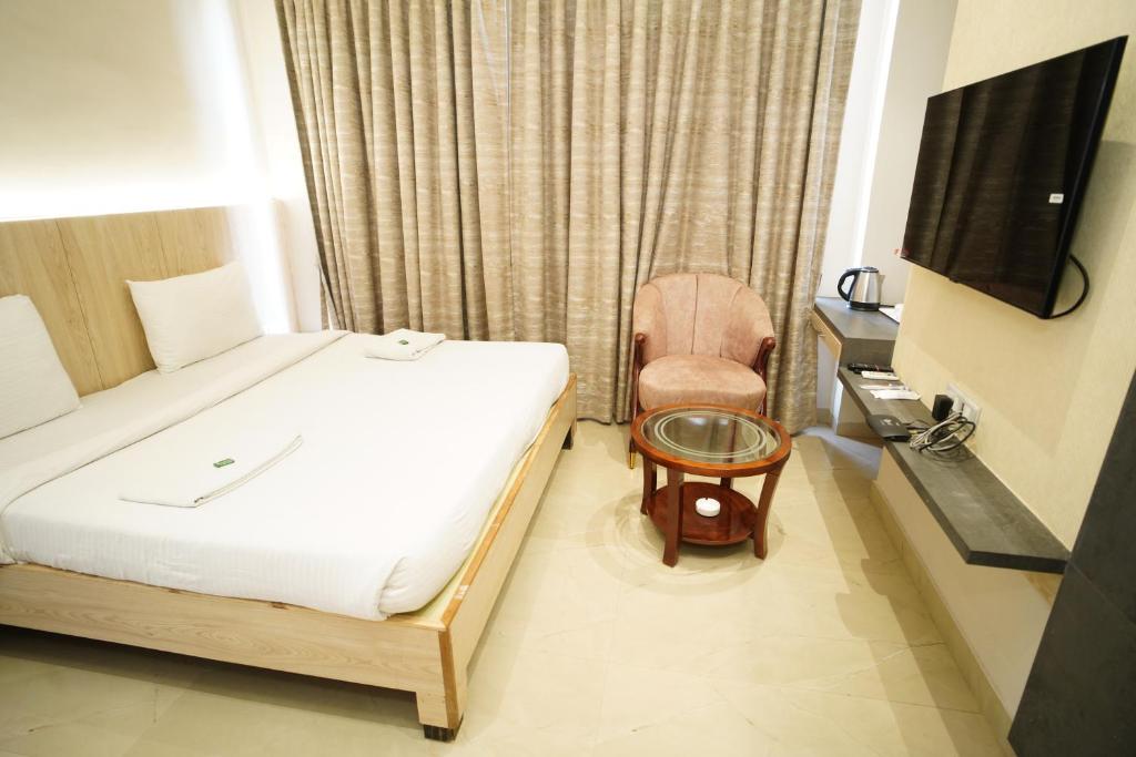TV a/nebo společenská místnost v ubytování Hotel City Grand Varanasi