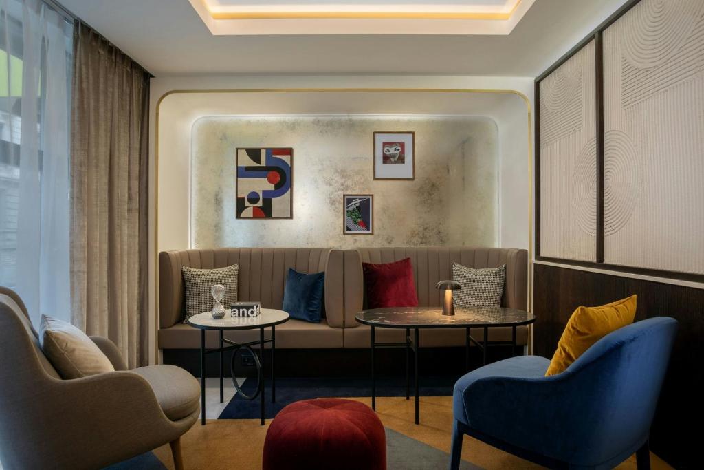 Posezení v ubytování Neues Schloss Privat Hotel Zurich, Autograph Collection