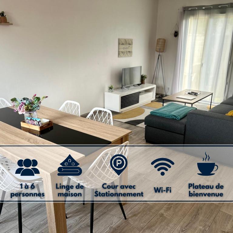 salon z kanapą i stołem w obiekcie Maison Mitoyenne avec cour + parking w mieście Sainte-Savine