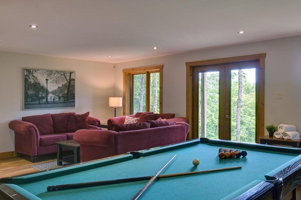 Posezení v ubytování Log cabin with HOT TUB and view