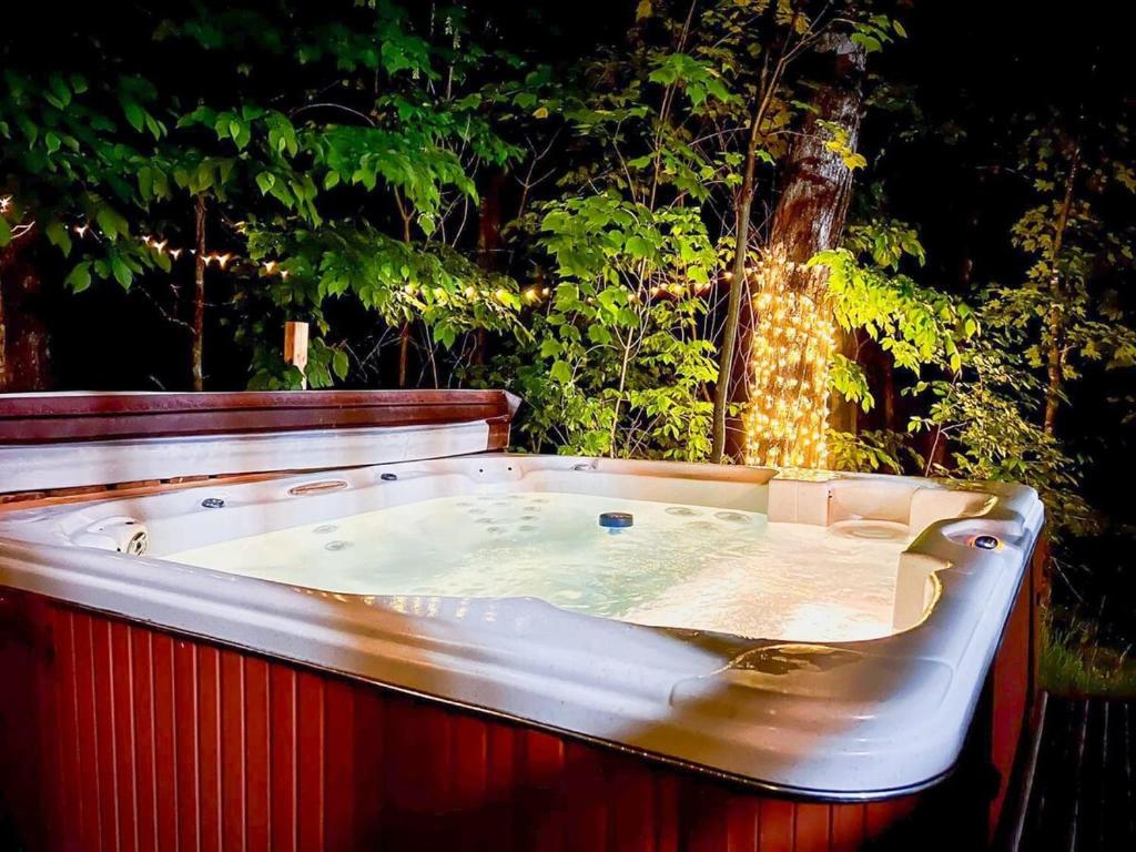 Fotografie z fotogalerie ubytování Log cabin with HOT TUB and view v destinaci La Minerve