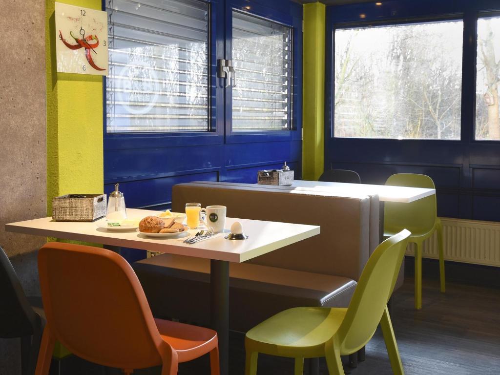 Posezení v ubytování B&B HOTEL Leipzig-Schönefeld