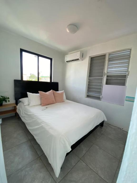 Postel nebo postele na pokoji v ubytování Tropical Getaway