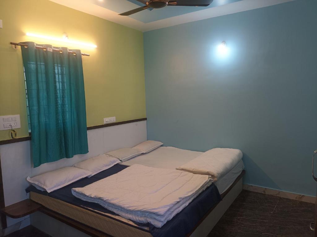 Ένα ή περισσότερα κρεβάτια σε δωμάτιο στο Banashree Guest inn