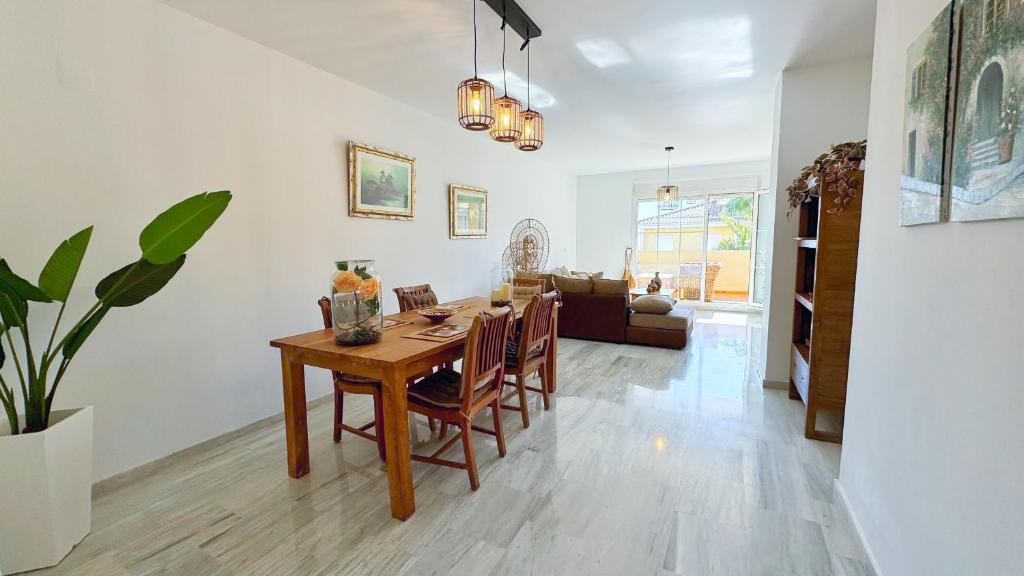 Χώρος καθιστικού στο Apartamento en zona Cabopino