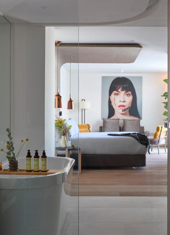 ME Barcelona - Resim 13