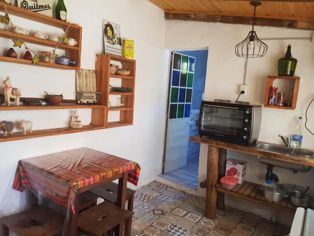 Kuchyň nebo kuchyňský kout v ubytování La Casa De La Gruta