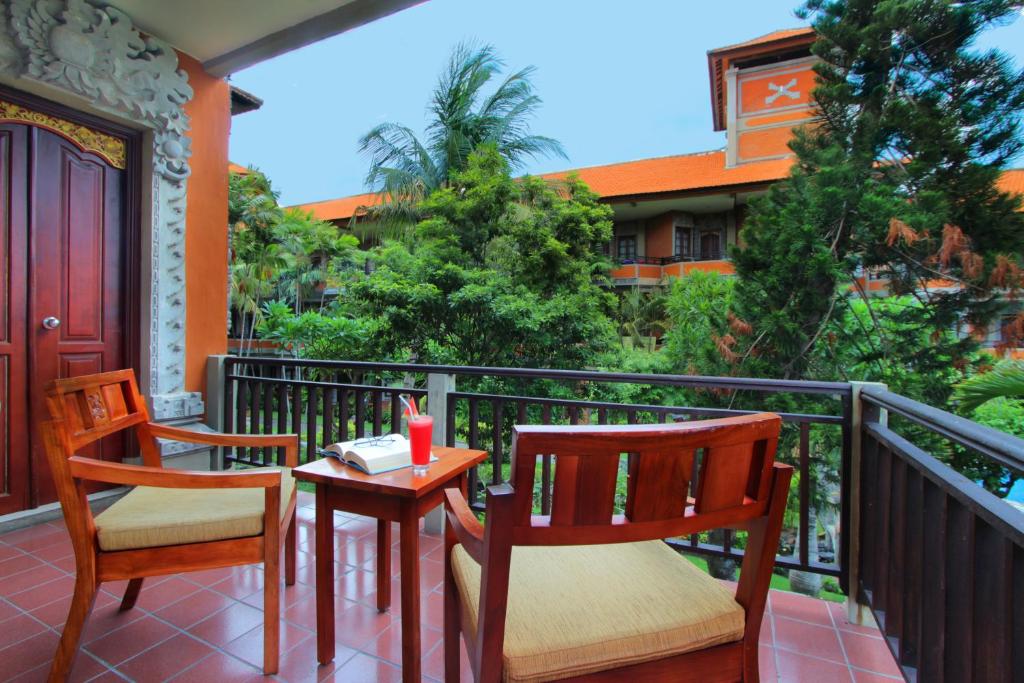 Balkón nebo terasa v ubytování Adi Dharma Hotel Kuta