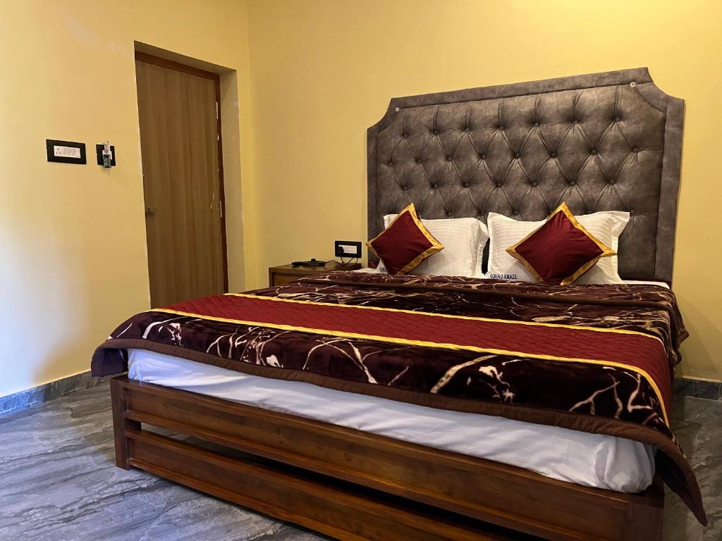 Postel nebo postele na pokoji v ubytování Kurinji Amaze Farmstay,Resort,Trek&Tent