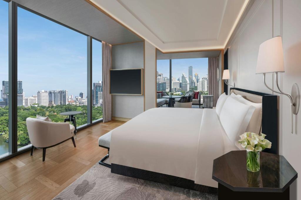 The Ritz Carlton Bangkok, Dezember 2024