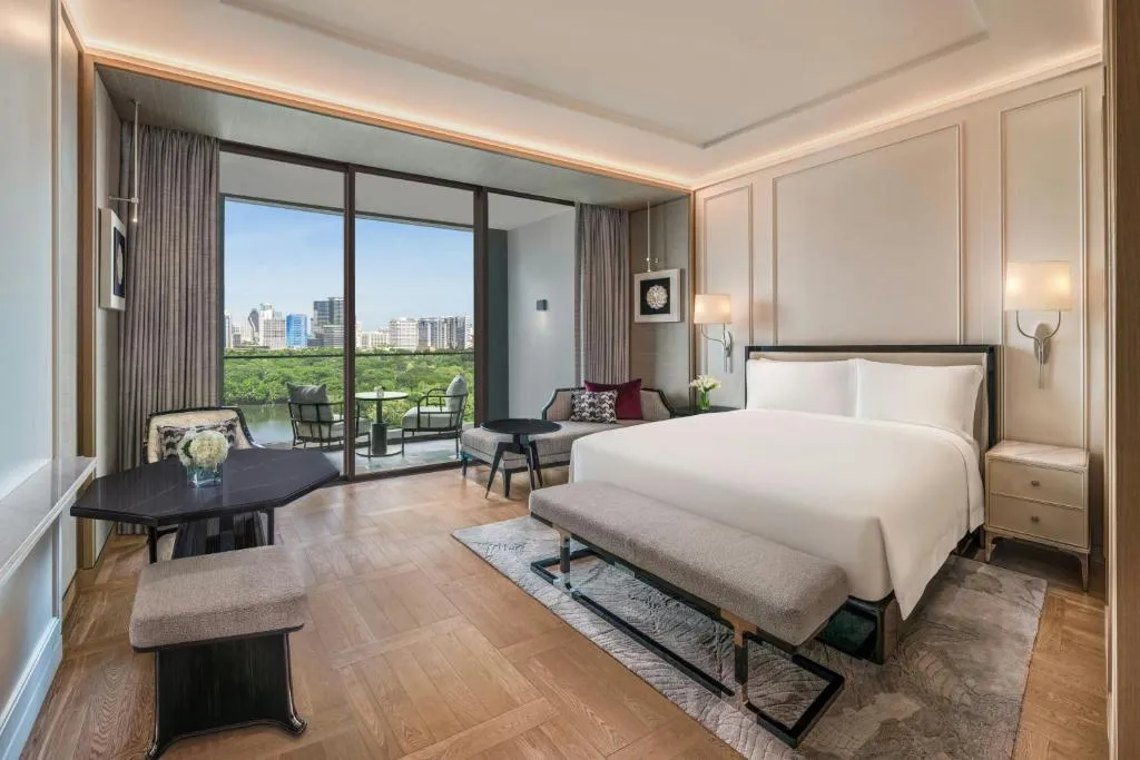 Deluxe King Room with Balcony and Park View