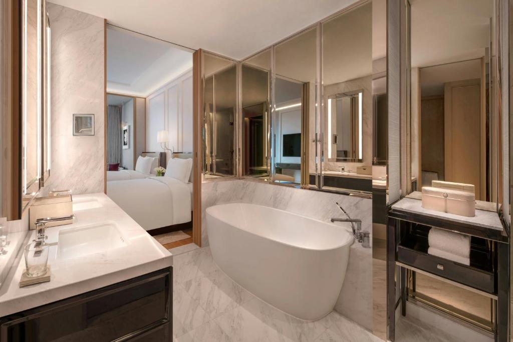 The Ritz-Carlton, Bangkok - Resim 34