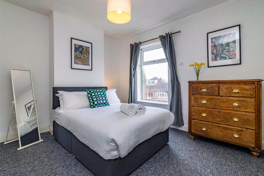 a bedroom with a bed and a dresser and a window at Beeston town house - Sleeps 4 in Beeston